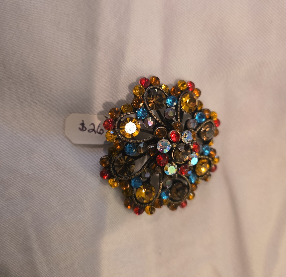 Multicolor Vintage-Inspired Rhinestone Broche